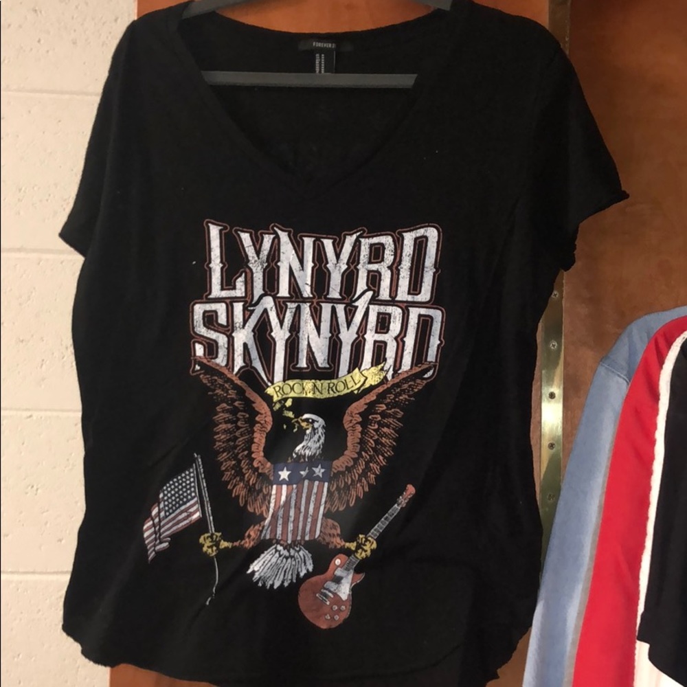 Graphic tee